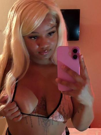 Luxx, 21  female escort, Chico