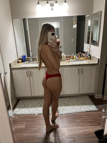 Olivia, 20  female escort, Chico